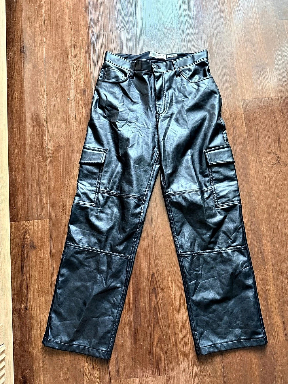 Abercrombie & Fitch Curve Love Vegan Leather Cargo 90s Relaxed Pant Black Size 1